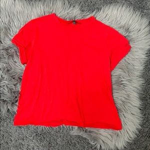 Cuffed plain red t-shirt